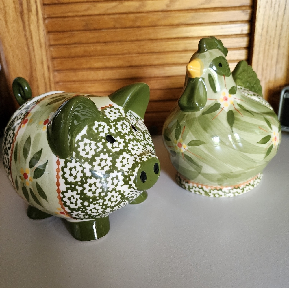 Temp-tations by Tara, Figural Pig & Chicken Salt/Spice Holder, Old World Pattern